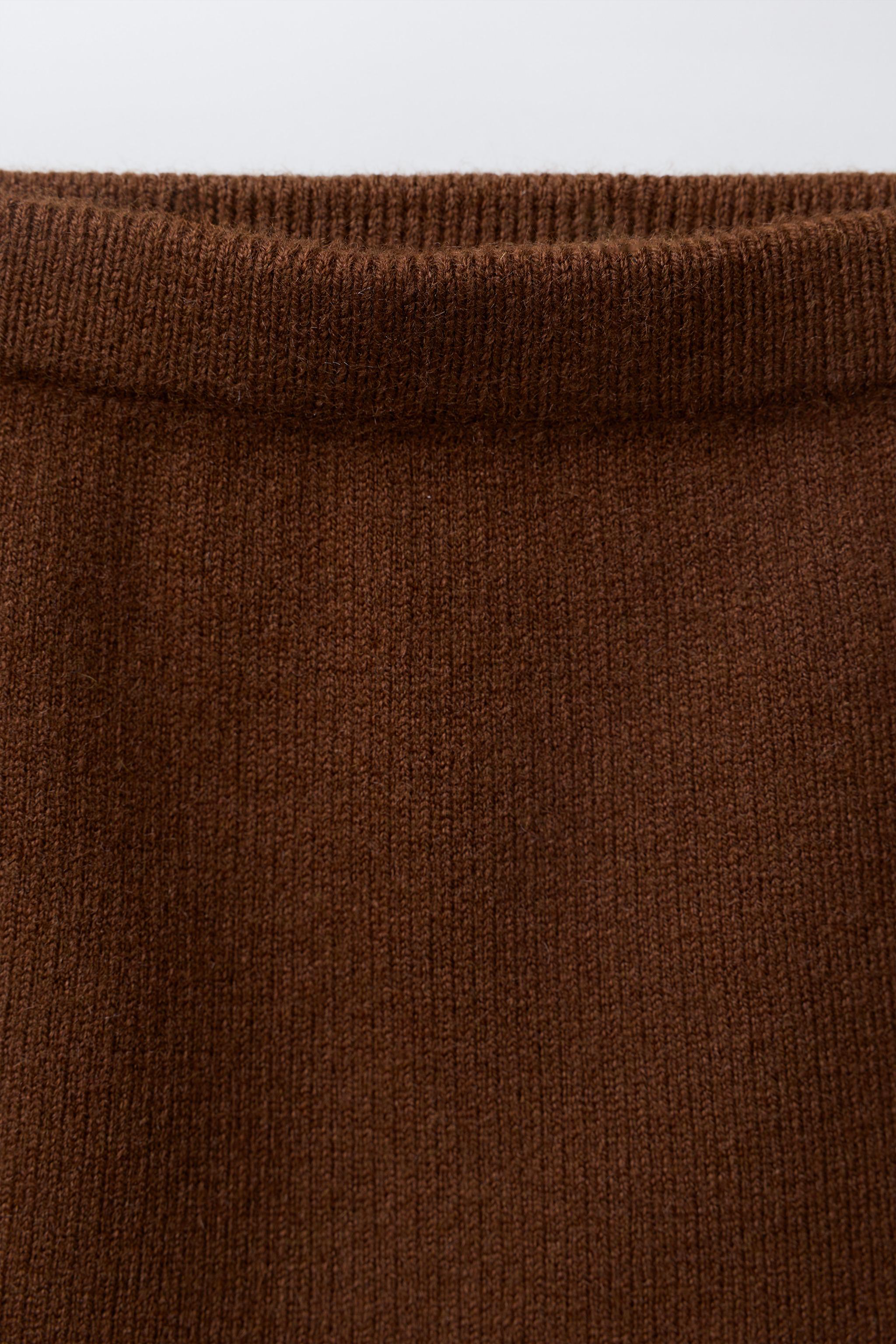 JUPE EN MAILLE AVEC LAINE ET LACETS